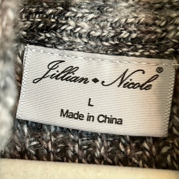 Oversized V-Neck Loose Knit Sweater - Jillian & Nicole - Size L - EUC - Picture 9 of 10